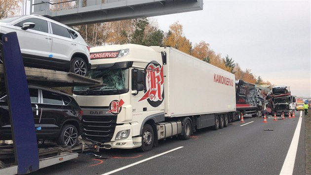 Nehoda čtyř kamionů na dálnici D5 u Prahy. (5.11.2018)