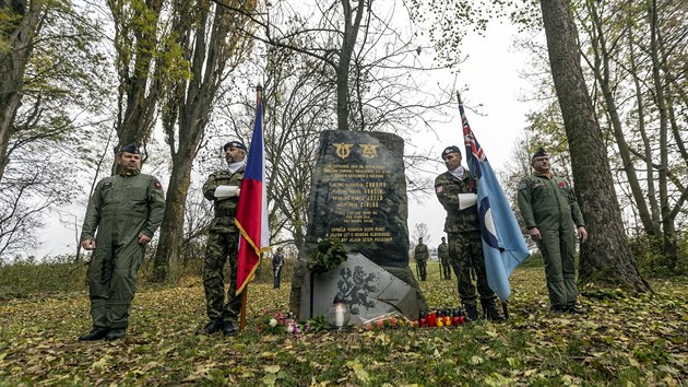 U obce Slatinice se konala vzpomnkov akce ke dvactmu vro tragick nehody vojenskho vrtulnku Mi-24, kter se zde ztil. Zemeli vichni tyi vojci na palub. (9. listopadu 2018)