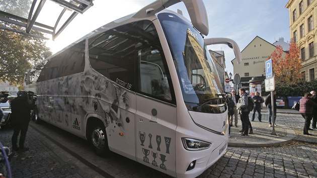 Fotbalist Realu Madrid pijdj do plzeskho hotelu Marriott.