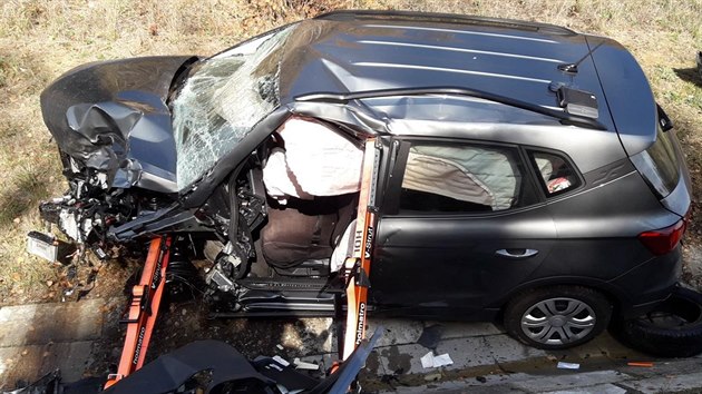 Pi nehod dvou osobnch aut u han na Klatovsku zemeli dva lid. Dal ti se zranili.