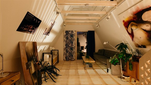 Interiéry Enneho domku jsou vybaveny v duchu nejlepších skandinávských designových tradic: jednoduché linie nábytku a kvalitní přírodní materiály, kterým dominuje masivní dřevo.