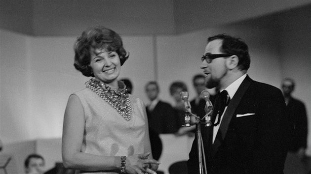 Yvetta Simonová a Darek Vostřel na udílení cen Zlatý slavík 1966