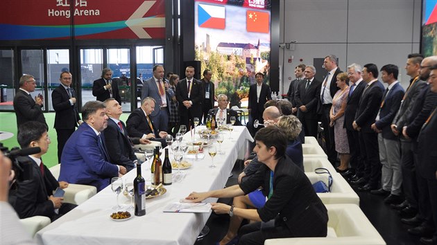 Prezident Miloš Zeman  navštívil v Číně také českou expozici na dovozním veletrhu China International Import Expo (CIIE) v Šanghaji. (5. listopadu 2018)