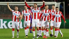 EUFORIE. Milan Pavkov (uprosted) z Crvene zvezdy Blehrad dal dva góly...