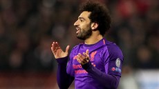 Mohamed Salah z Liverpoolu povzbuzuje své spoluhráe.