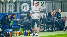 Jihlavský trenér Martin Svědík pozoruje výkon svých svěřenců v utkání proti...