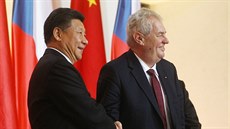 Prezidenti Si Ťin-pching a Miloš Zeman při ceremoniálu podpisu dokumentů mezi...