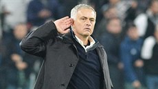 NESLYŠÍM VÁS! Trenér José Mourinho z Manchesteru United provokuje fanoušky...