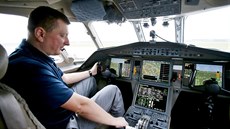 Nové technologie v letounu Falcon F900X pomáhá v Brně testovat i pilot Ivan...