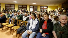 Na pond�lní jednání zastupitelstva, na n�m� se volil nový starosta Újezdu u...