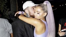 Mac Miller a jeho pítelkyn, zpvaka Ariana Grande (21. 4. 2018)