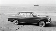 Zlomový model Mercedes-Benz W114/115: elegance spoívá v jednoduchosti. Tohoto...