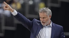 Brett Brown usmruje své svence z Philadelphie v duelu s Indianou.