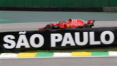 Kimi Räikkönen z Ferrari bhem tréninku v Brazílii