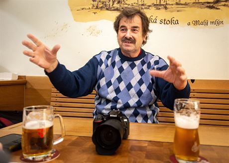 Fotbal mu uaroval nejvíc, ale rád fotí také házenou a basketbal. Jan krle má...