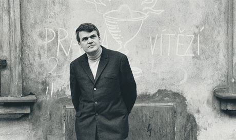 Gise&#768;le Freund, Milan Kundera na 5. Sjezdu eských spisovatel v Praze,...