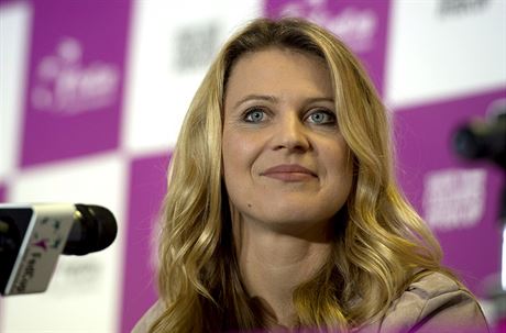 Tenistka Lucie afov oznamuje na tiskov konferenci ped finle Fed Cupu v...