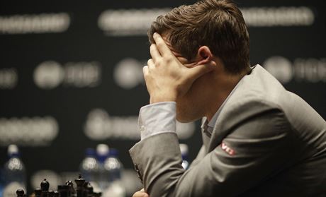 Norský achista Magnus Carlsen v zápase o titul mistra svta.