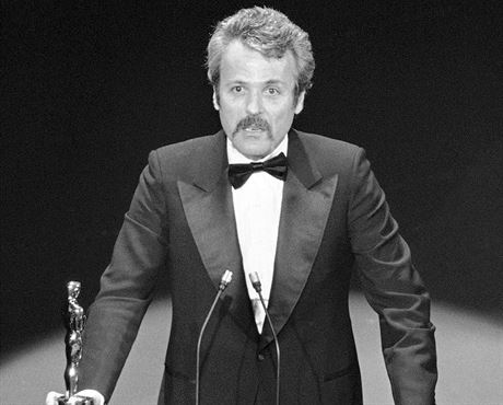William Goldman v beznu 1977 pebírá Oscara za scéná k filmu Vichni...