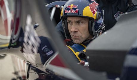 Akrobatick pilot Martin onka se stal mistrem svta leteck srie Red Bull Air...