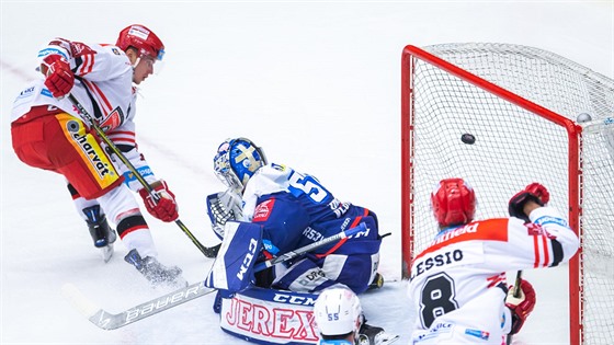 Momentka z extraligového utkání mezi Hradcem  Králové a Kometou Brno.