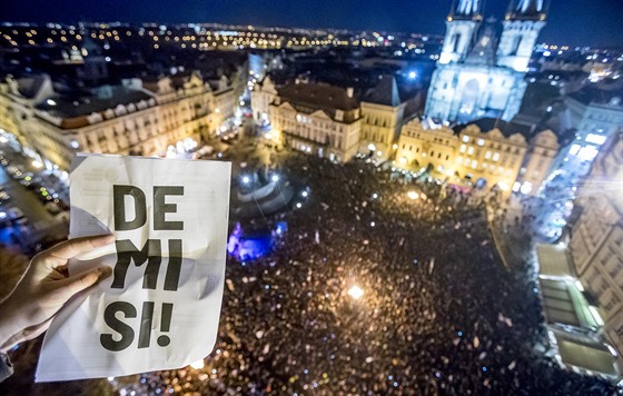 Tisíce lidí poadovaly demisi premiéra Andreje Babie na demonstraci na...