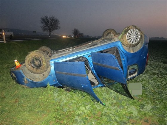 Policie vyetuje nehodu, pi které idika vezoucí dv dti nedaleko Olomouce...