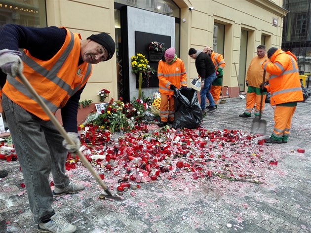 Nakonec skoní­ vechny kvtiny v koi