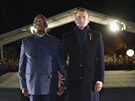 Pomník vnovaný africkým vojákm odhalil francouzský prezident Emmanuel Macron...