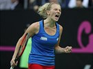 VEDU. eská tenistka Kateina Siniaková se raduje ze zisku prvního setu ve...