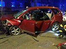 Řidič červeného auta podlehl zraněním na místě. V druhém voze zemřel...