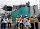 Skupina noviná u havarované elektrárny Fukuima