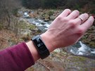 Náramek Fitbit Charge 3 vypadá dobe i na útlém zápstí.