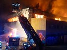Pratí hasii zasahují ve Vysoanech, kde zaalo 9. listopadu 2018 veer hoet...