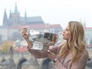 Lucie afáová s vítznou trofejí Fed Cupu