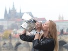 Petra Kvitov s vtznou trofej Fed Cupu.