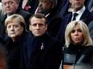 Francouzský prezident Emmanuel Macron (uprosted) mezi nmeckou kanclékou...