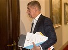 Premiér Andrej Babi pichází na jednání vlády, na kterém také vysvtloval svj...