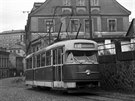 Listopad 1963, tramvaj T2 proj�d� dne�n� N�chodskou ulic� na ji� neexistuj�c�...