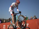 Belgick juniorsk cyklokrosa Witse Meeussen na trati v Tboe.