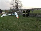 Nehoda sportovn�ho kluz�ku. Pilot nezvl�dl dolet�t na leti�t� v Plas�ch na...
