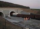 Nový elezniní tunel u Plzn otestoval nákladní vlak. (15. 11. 2018)