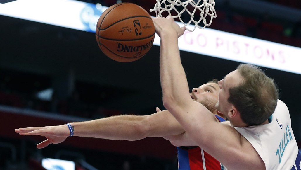 Houston se dočkal první domácí výhry. Griffin vyloučen na tvrdý faul