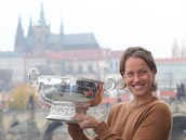 Barbora Strcov s vtznou trofej Fed Cupu