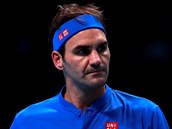 vcarsk tenista Roger Federer v duelu s Dominicem Thiemem z Rakouska.