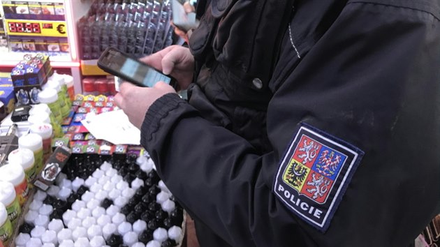 Policisté kontrolovali na Svatém Kříži stánkaře kvůli drogám.