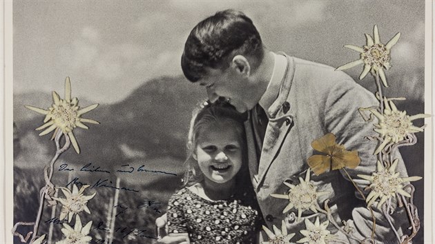 Nacistick vdce Adolf Hitler a idovsk dvka Rosa Bernile Nienau na spolen fotografii z roku 1933