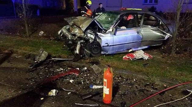 Při nehodě zemřel spolujezdec z BMW a řidič z druhého vozu.