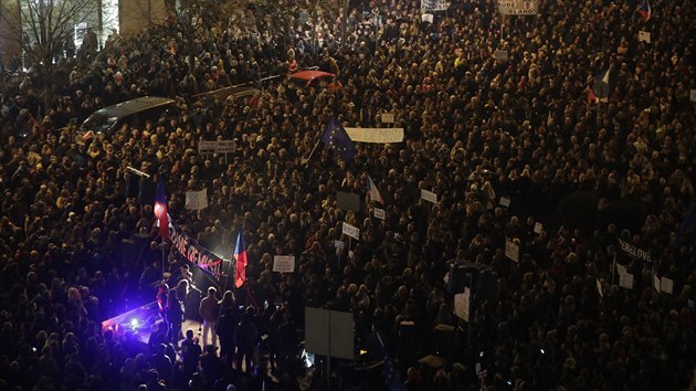 Demonstrace za demisi premira Andreje Babie na Vclavskm nmst v Praze. (15. listopadu 2018)