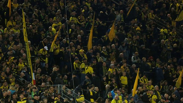 Vyprodan Signal Iduna Park, stadion fotbalist Dortmundu, ped lgrem s Bayernem Mnichov